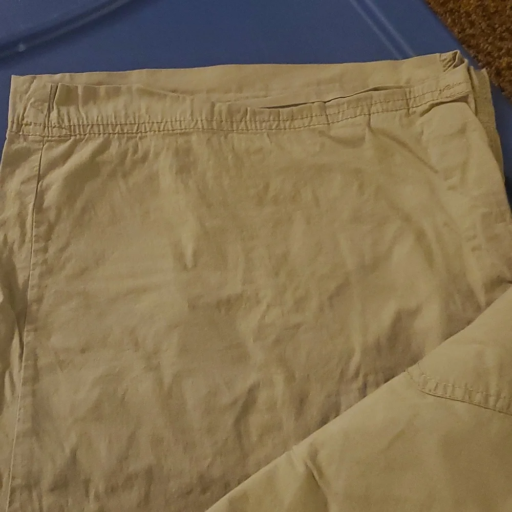 Tan capris - Picture 4 of 9